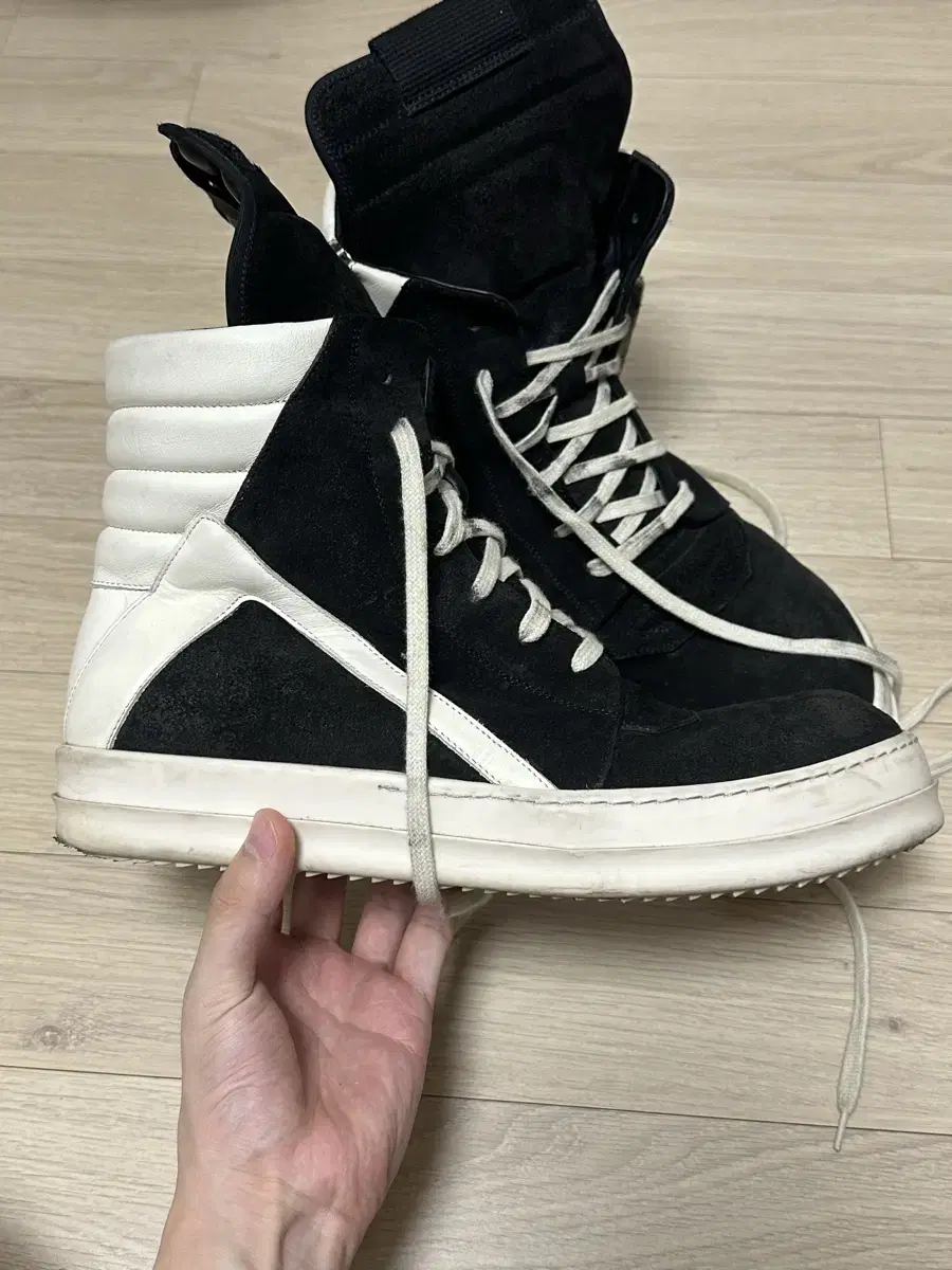 Adista XLG - Silver / JH8827 on Bunjang Global Site. Adista XLG - Silver / JH8827 on Bunjang Global Site.